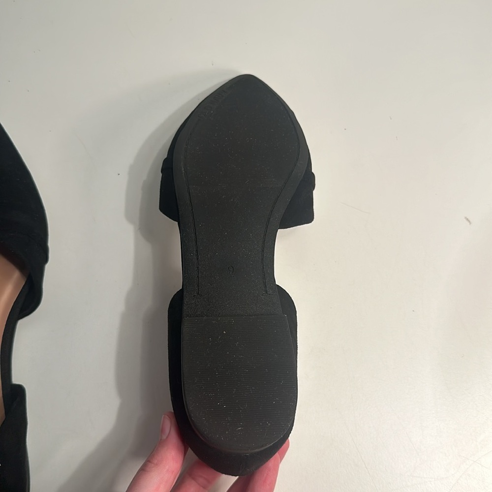 Old Navy Black Faux Suede Pointed Toe Flats - Size 9 Women’s - Picture 8 of 10